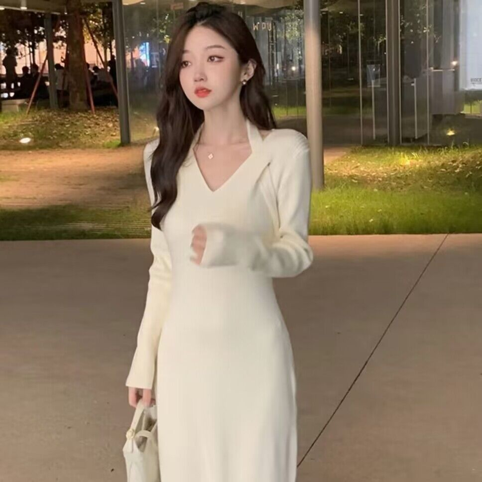 Design niche scheming halter neck slim dress women's 2023 autumn and winter new style waist slimming long skirt