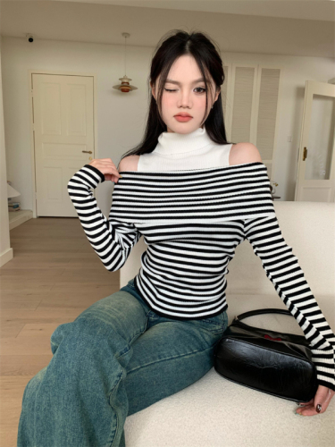 Real shot of French retro one-shoulder fake two-piece turtleneck sweater