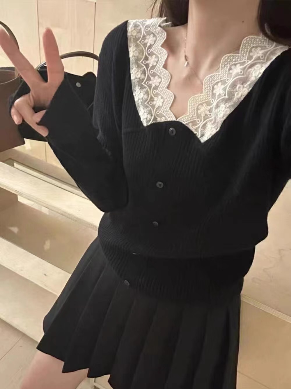 歐貨氣質蕾絲拼接V領溫柔風坑條羊毛套頭毛衣女2023秋季新款上衣