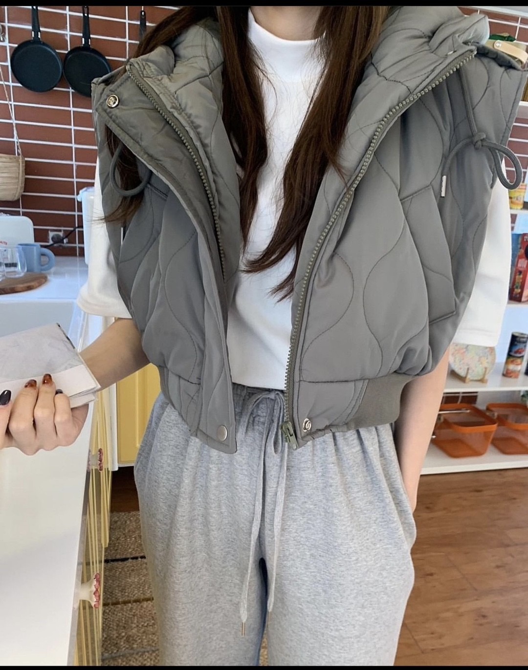 New autumn and winter loose short hooded contrasting color vest