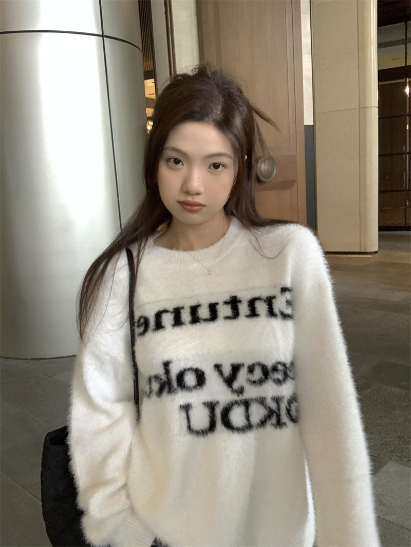 實拍~原創 軟糯糯字母提花寬鬆長袖貂毛毛衣