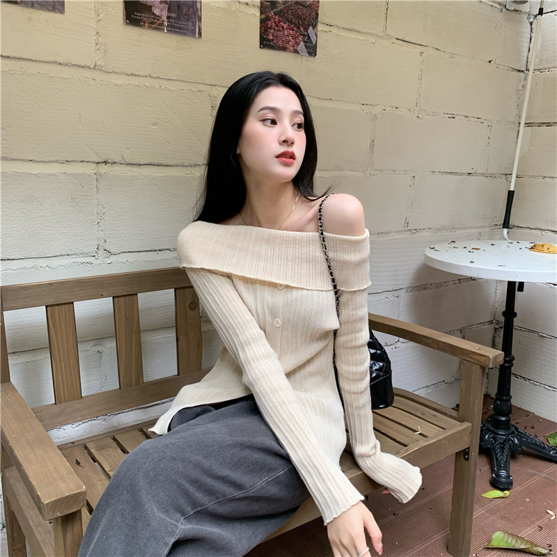 Real shot of gentle style slit sweater for women with niche design one-shoulder long-sleeved sweater top