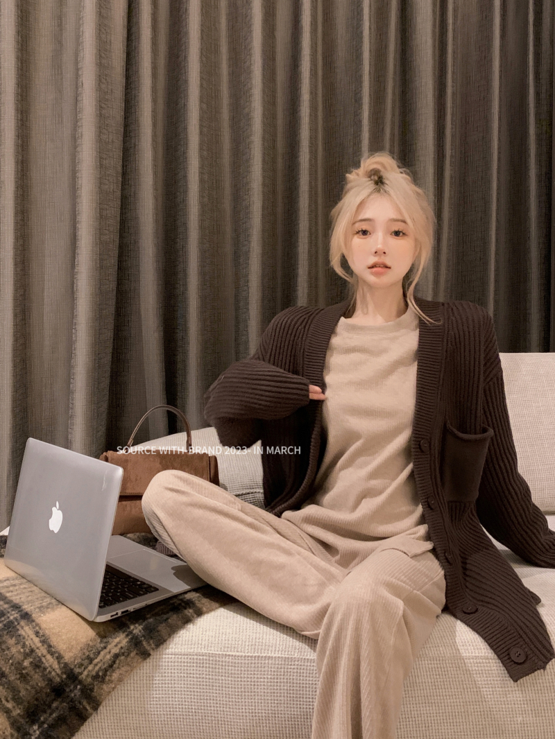 Actual shot of Chocolate Maillard lazy hanging sweater jacket + lp lazy temperament lazy suit