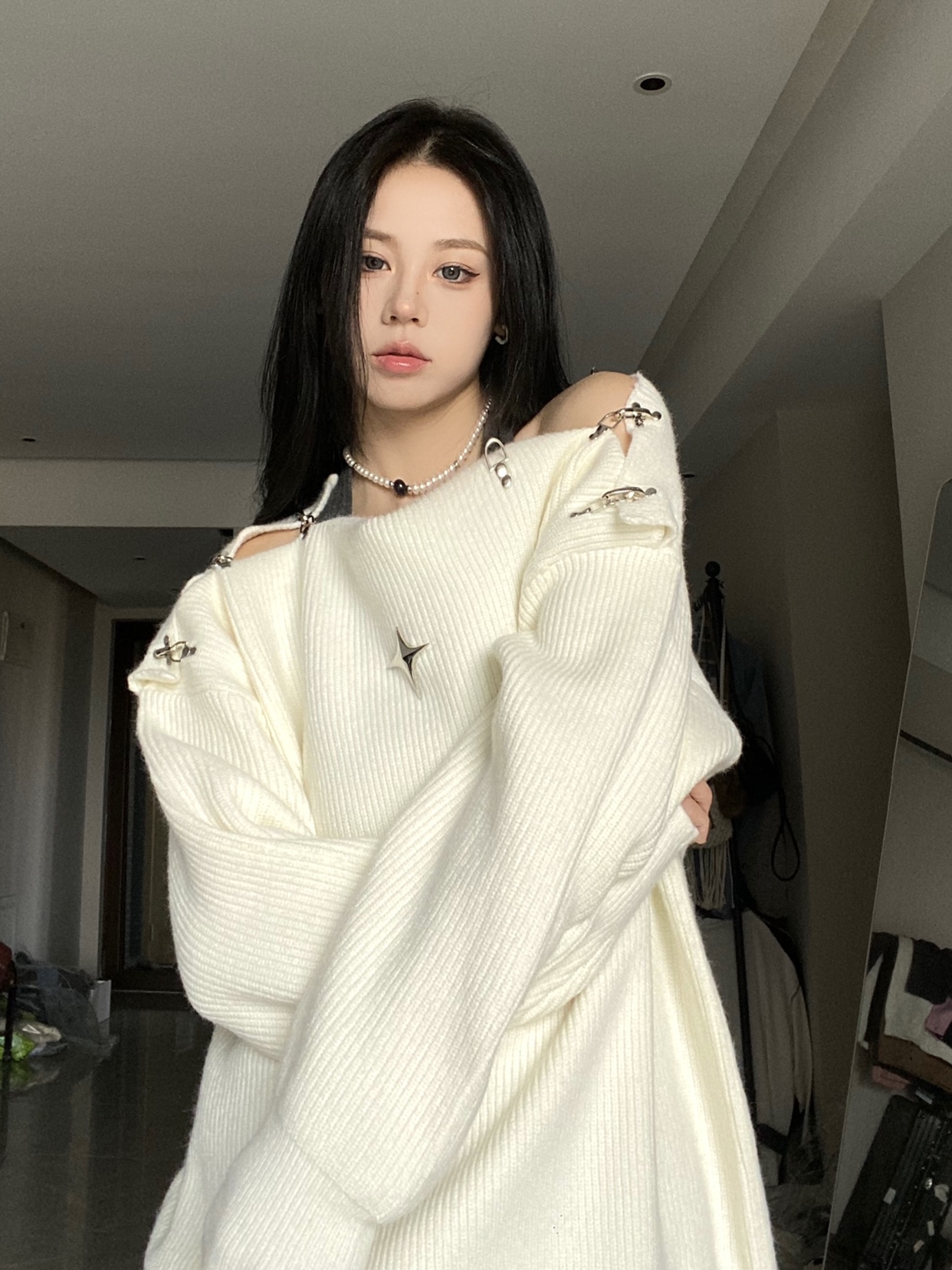 Baby 飛機扣辣妹露肩毛衣設計感一字肩鏤空氛圍針織上衣秋季