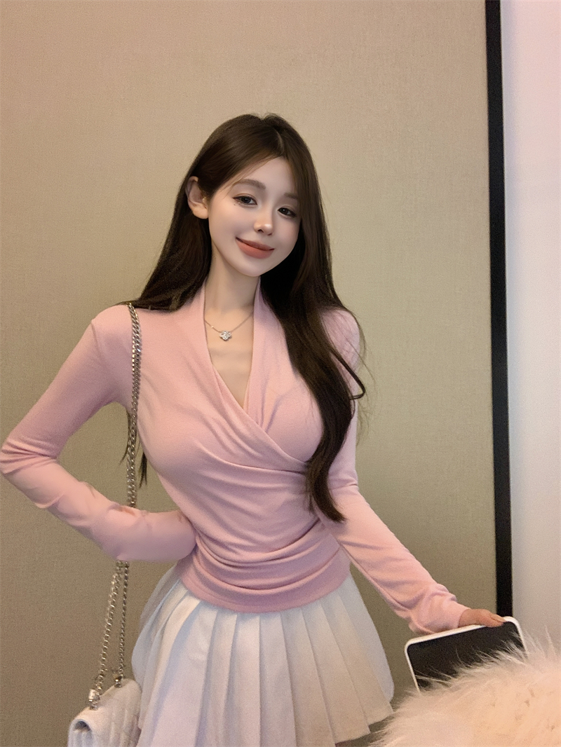 Real shot of v-neck long-sleeved temperament slimming inner layering shirt