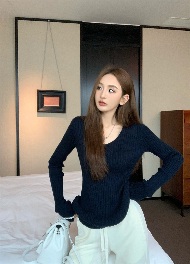 Real shot of retro style slim knitted V-neck slim sweater + versatile pants