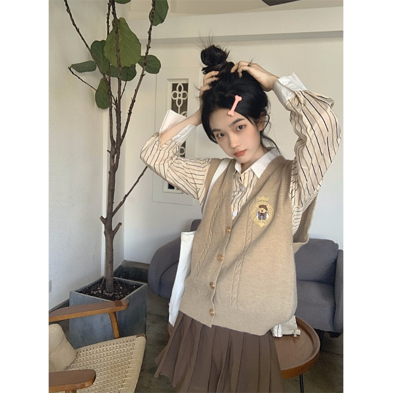 College style bear embroidered knitted vest for women loose and lazy outer layering college V-neck vest sweater