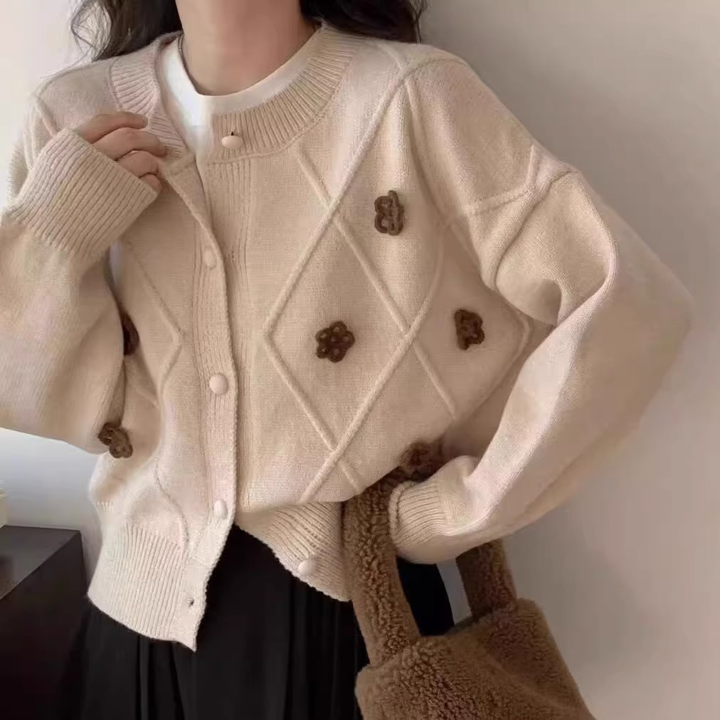 開衫毛衣女秋冬新款2023寬鬆圓領花朵設計感小眾針織外套短款上衣
