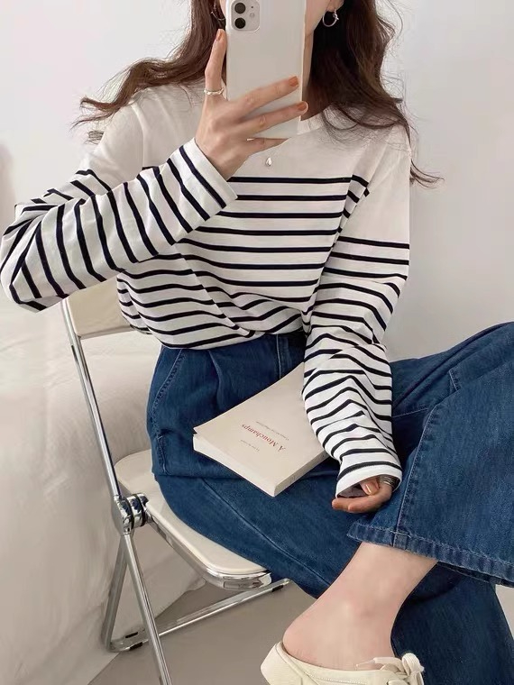 2023年春秋拼接條紋疊穿T恤女港風設計感學薄款針織上衣顯瘦百搭