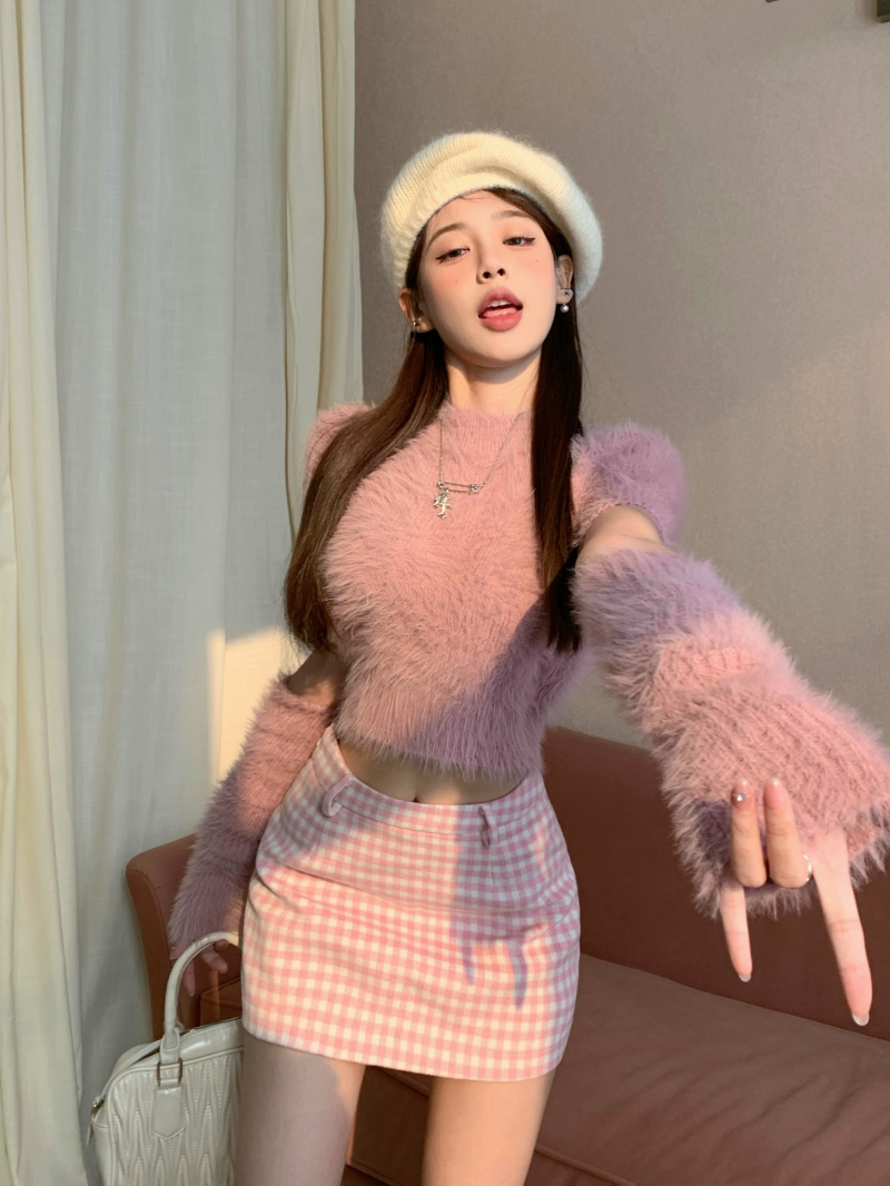 Actual shot of soft, skin-friendly imitation mink short navel-baring knitted sweater + high-waisted pink plaid skirt