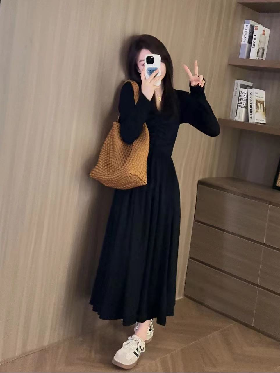黑色長袖連衣裙子女2023新款秋冬季赫本風高級感小個子打底長裙