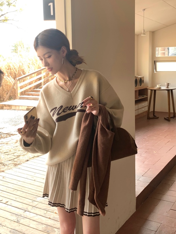 糯嘰嘰歐尼 慵懶厚實毛衣女套頭V領寬鬆毛針織衫