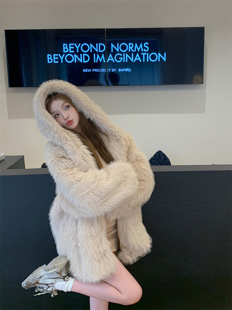 Real shot of new autumn and winter fur coat women's toca hooded loose coat coat