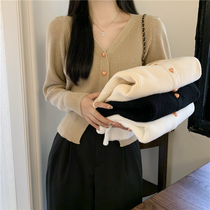 實拍復古長袖V領毛衣女直角肩愛心單排扣針織開衫女外套上衣