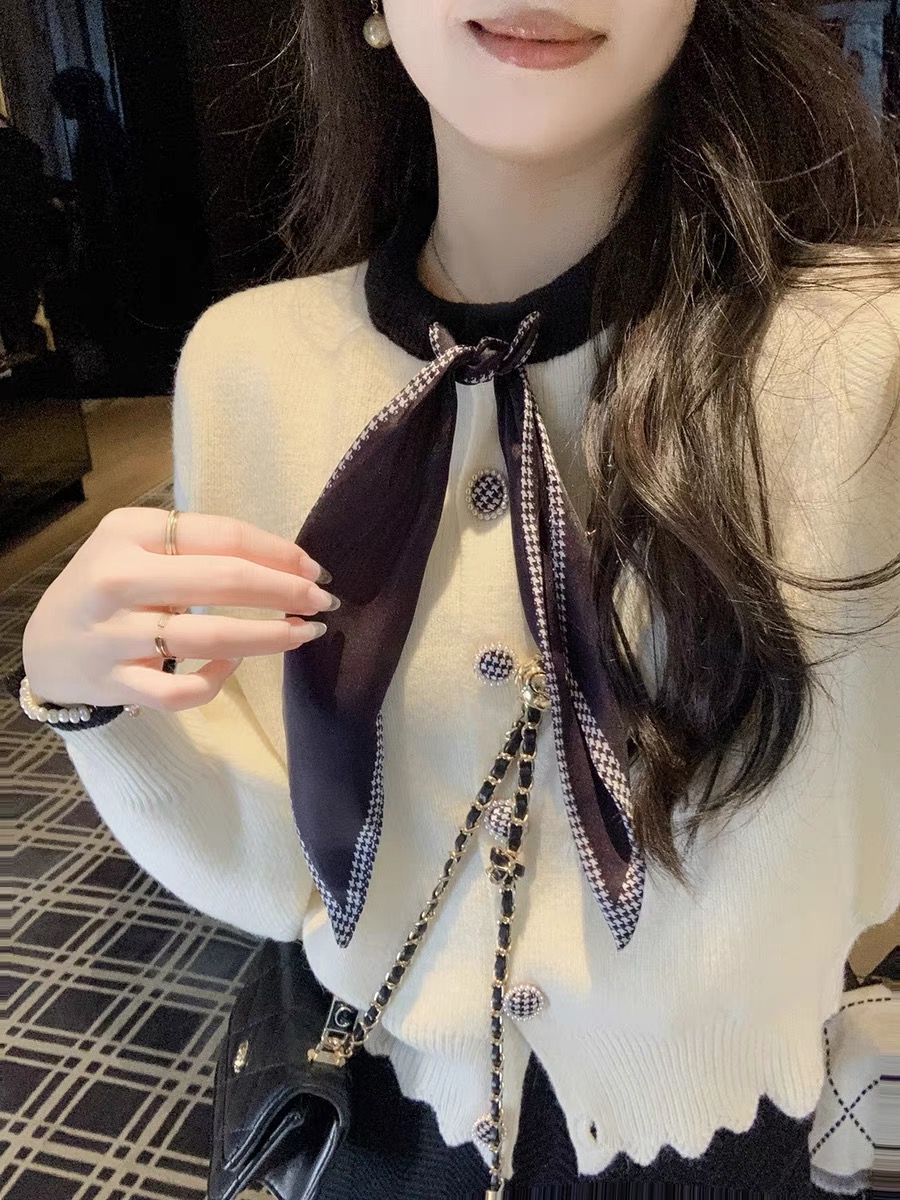 魚兔子的兔子系帶上衣女2023新款秋冬發灰色名媛開衫領口撞色毛衣