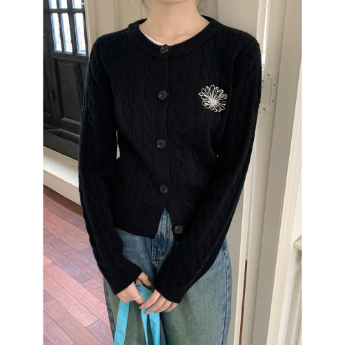 Real shot of twisted flower embroidered striped contrasting cardigan for autumn Korean version ins soft and waxy long-sleeved knitted sweater jacket