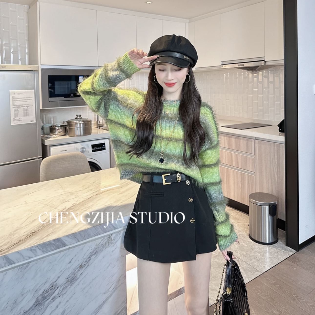 2023秋季新款百搭設計款高級條紋漸變色毛毛拼接毛衣女針織上衣