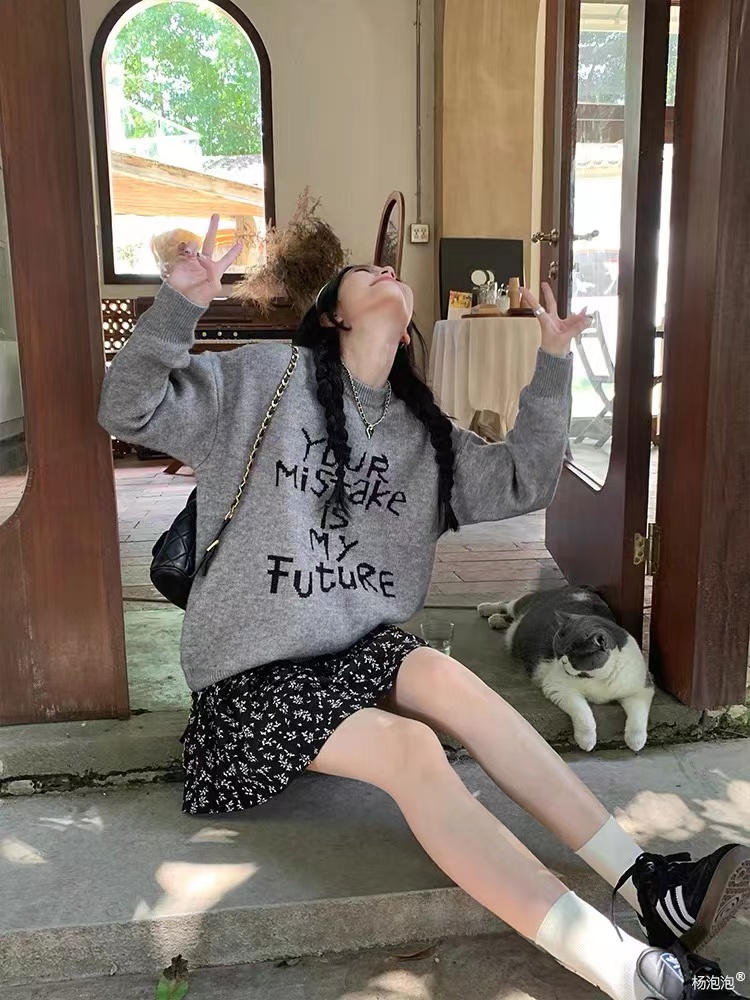 設計感潮牌黑色毛衣秋冬女2023新款慵懶風寬鬆休閒針織上衣女