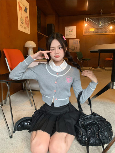 Actual shot of contrasting color college style slimming knitted cardigan