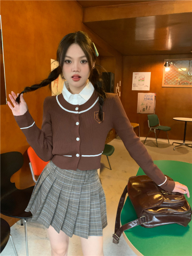 Actual shot of contrasting color college style slimming knitted cardigan