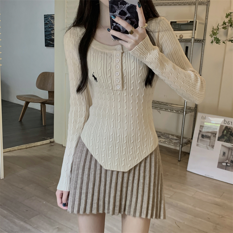 實拍  秋冬新款修身上衣女設計感長袖刺繡麻花針織衫