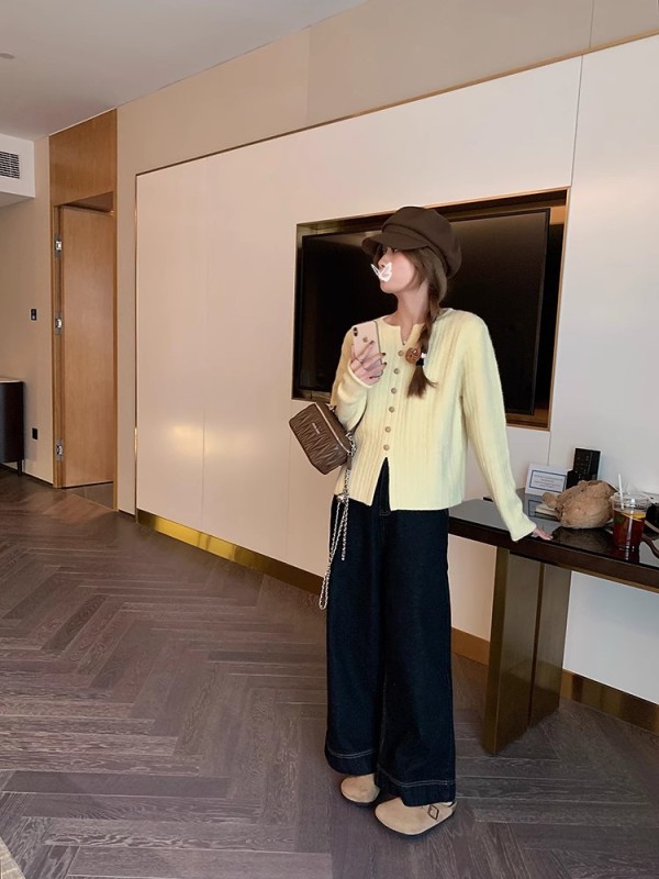 烏77軟糯坑條杏色長袖針織衫女秋韓系百搭顯瘦下擺開叉設計感毛衣