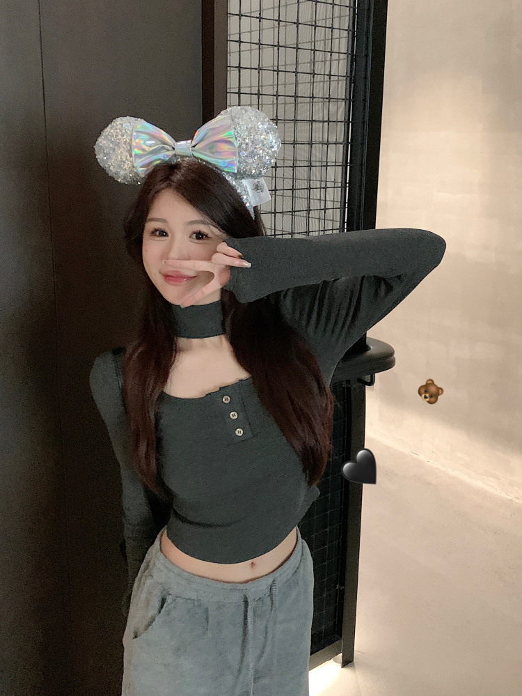 Actual shot of waist-slimming halter neck hollow bottoming shirt for women, retro slim-fitting fleece inner knitted top