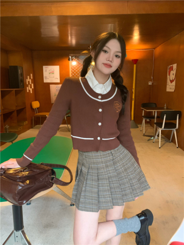 Actual shot of contrasting color college style slimming knitted cardigan