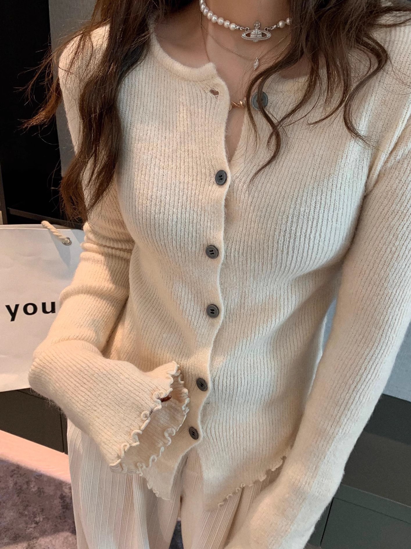 圓領上衣女秋季2023新款女裝木耳邊喇叭袖別致長袖針織打底衫內搭