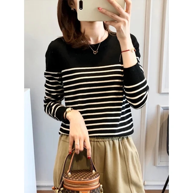 Retro shoulder buckle contrasting stripes fashionable round neck pullover sweater autumn and winter new slim long-sleeved sweater for women