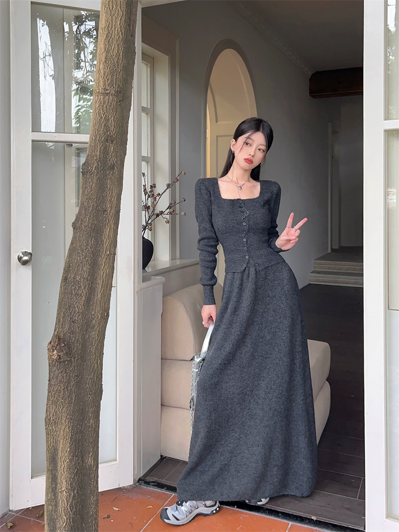 Actual shot of new fashionable Korean cardigan, bottoming shirt, sweater, knitted skirt, two-piece suit