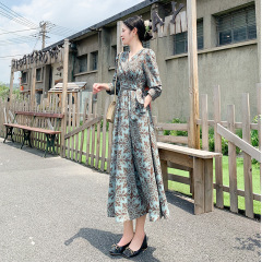 Waist-cinching V-neck long-sleeve sexy mom floral print maxi dress with Korean-style new split skirt Bohemian style