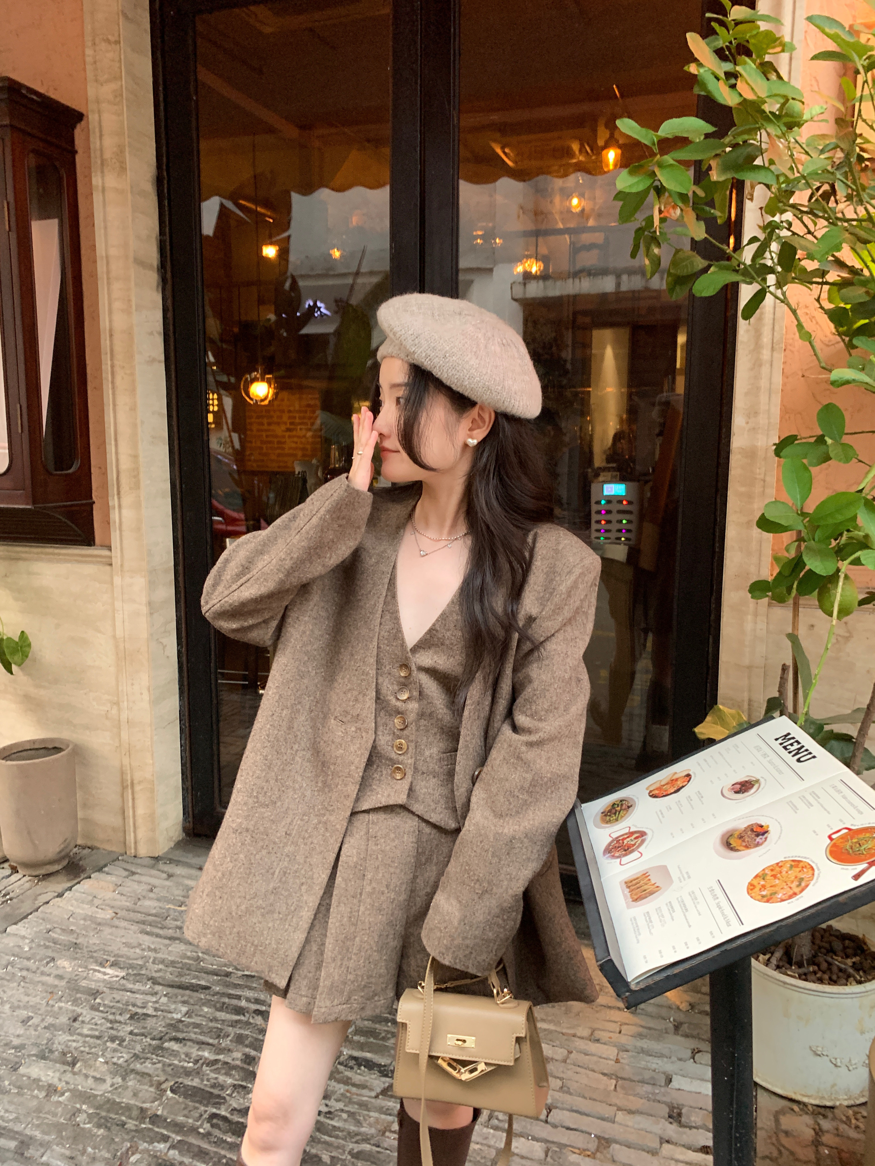 Real shot ~ Retro three-piece suit, suit, vest, pleated skirt and culottes