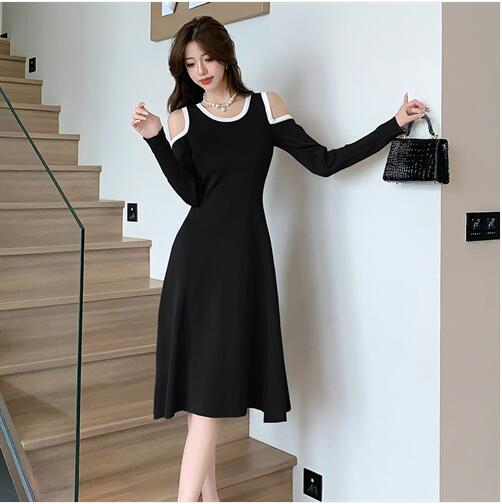 French retro contrast color off-shoulder long-sleeved knitted dress for women 2023 autumn new umbrella skirt design skirt
