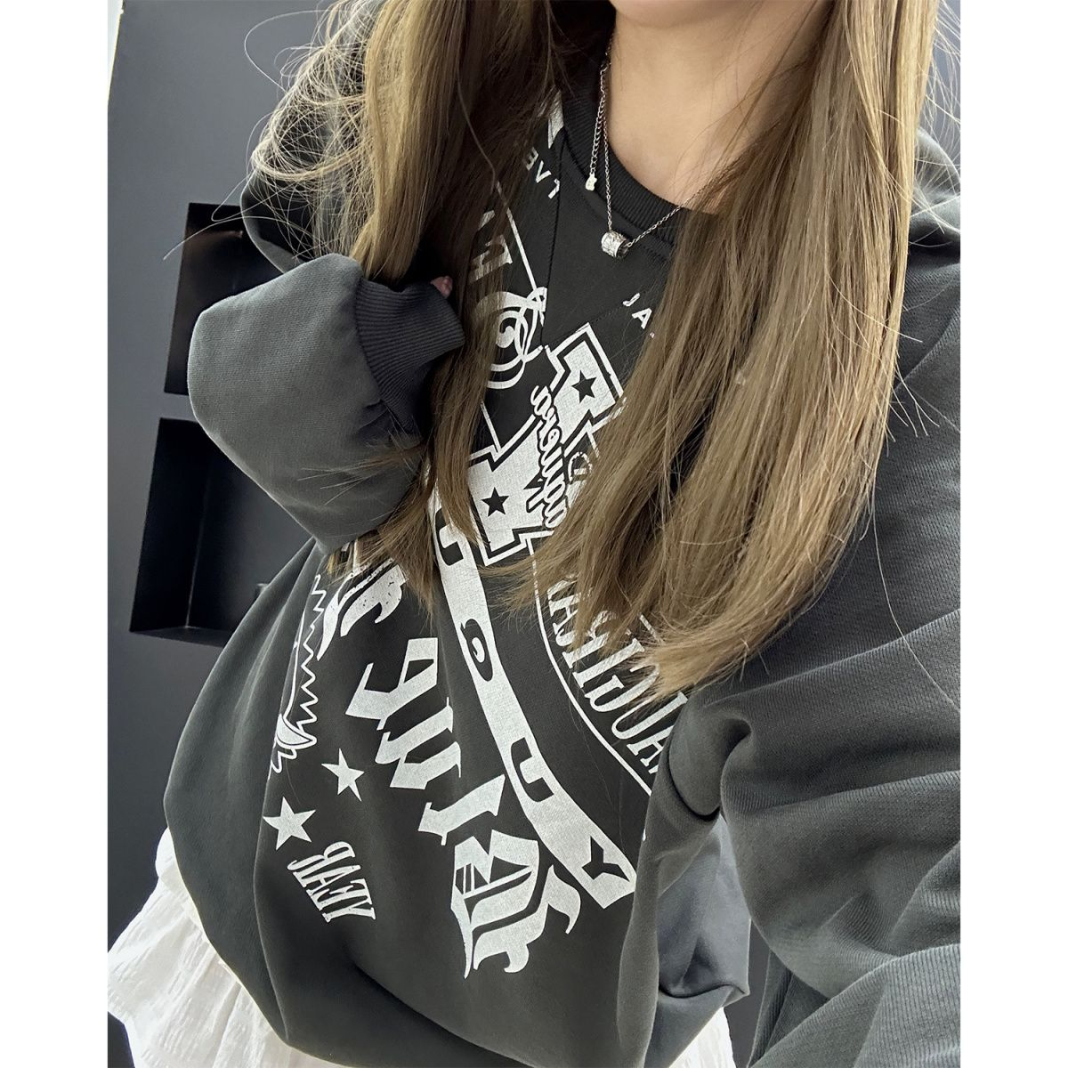 仿棉華棉300克。後包領設計感寬鬆衛衣女初秋休閒百搭印花上衣