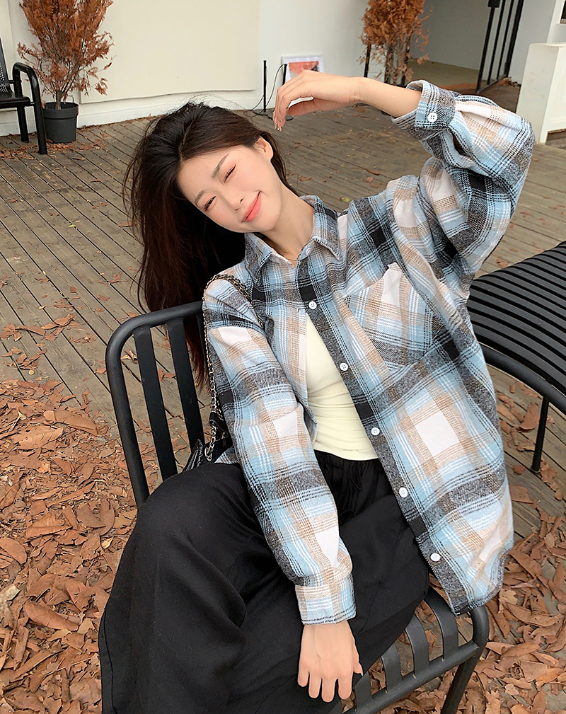 Real shot of autumn and winter contrasting retro plaid long-sleeved shirts for women, trendy loose casual tops