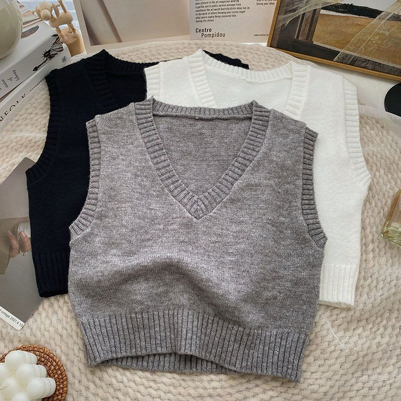 Knitted sleeveless V-neck short vest for women spring and autumn 2023 new Korean style slim temperament outer wear