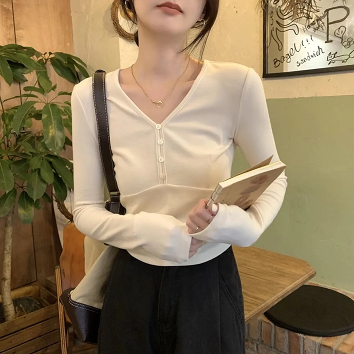 2023春秋新款韓版V領打底衫長袖T恤女設計感修身內搭短款上衣