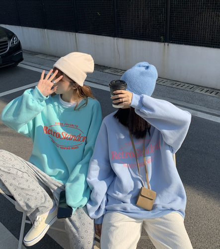 Real shot of large size autumn and winter baby velvet thickened letter printed sweatshirt for women loose and versatile round neck pullover top