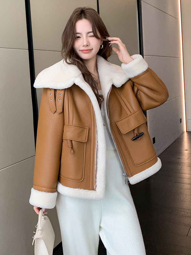 2023 new autumn and winter new lamb wool coat short women's large lapel motorcycle fur one-piece sheep shear fur coat