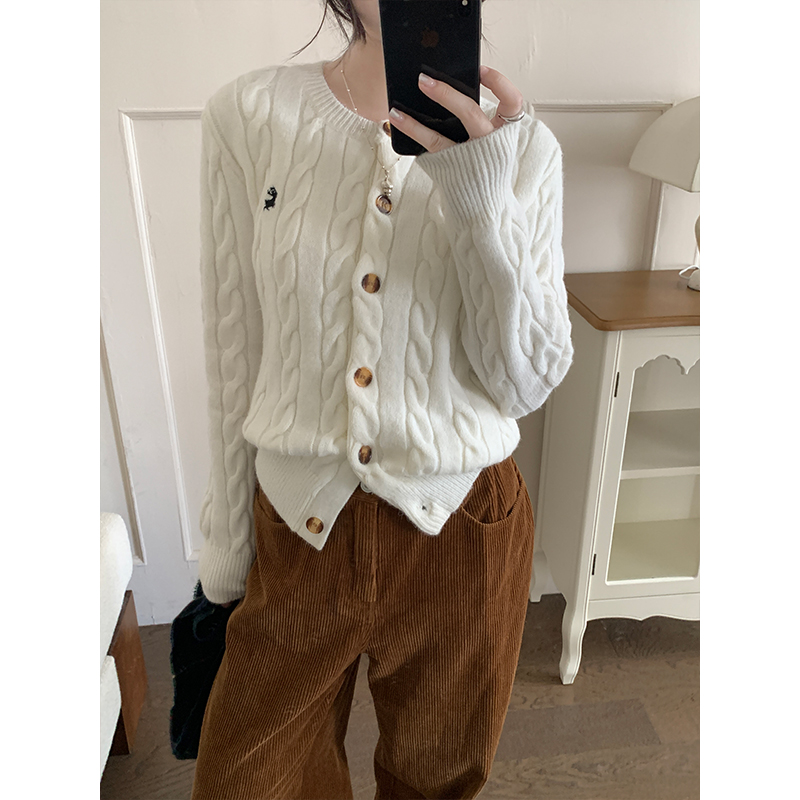 Real shot of gentle style twist embroidered sweater for women in autumn and winter white single-breasted cardigan sweater 2023 Korean version