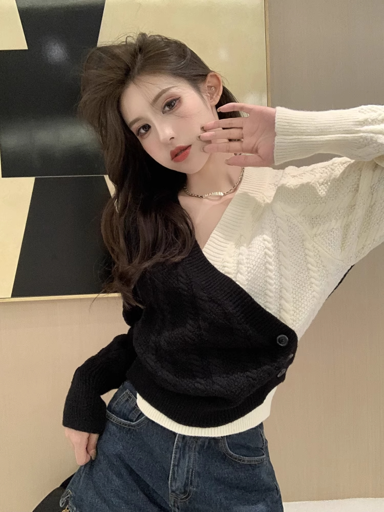 設計感別致交叉V領上衣女秋冬加厚韓版收腰黑白撞色針織衫毛衣潮
