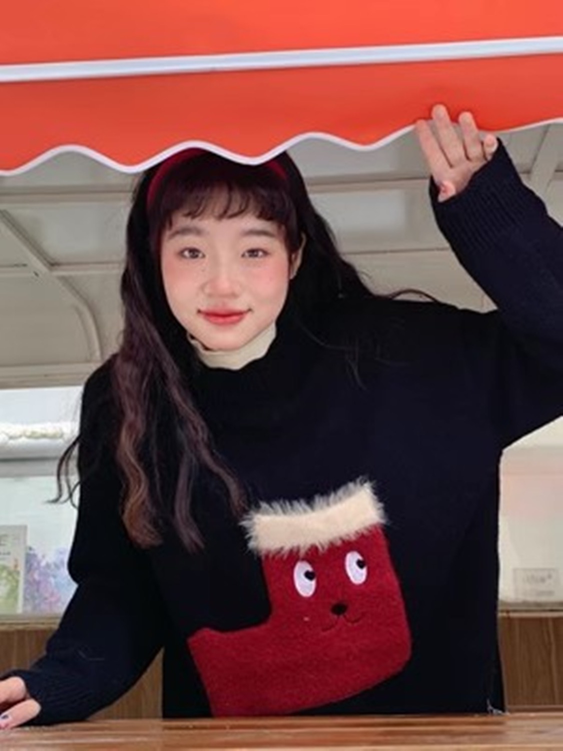 紅襪子慵懶風針織衫落肩甜美黑色毛衣女套頭上衣可愛外套