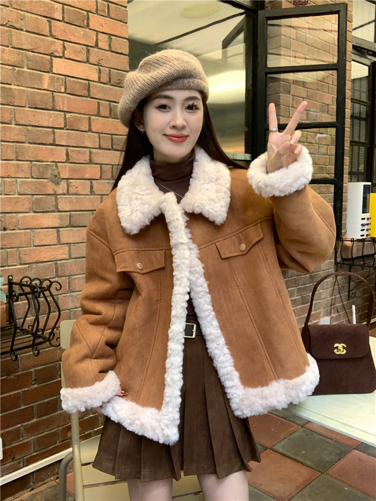 Real shot of suede short coat for women in autumn and winter with small fragrance style fur integrated sherpa motorcycle