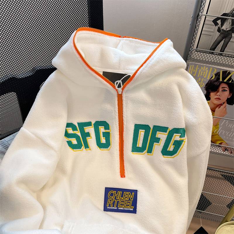 2023 Fashionable and versatile American retro winter embroidered hooded sweatshirt for women loose zipper plush top
