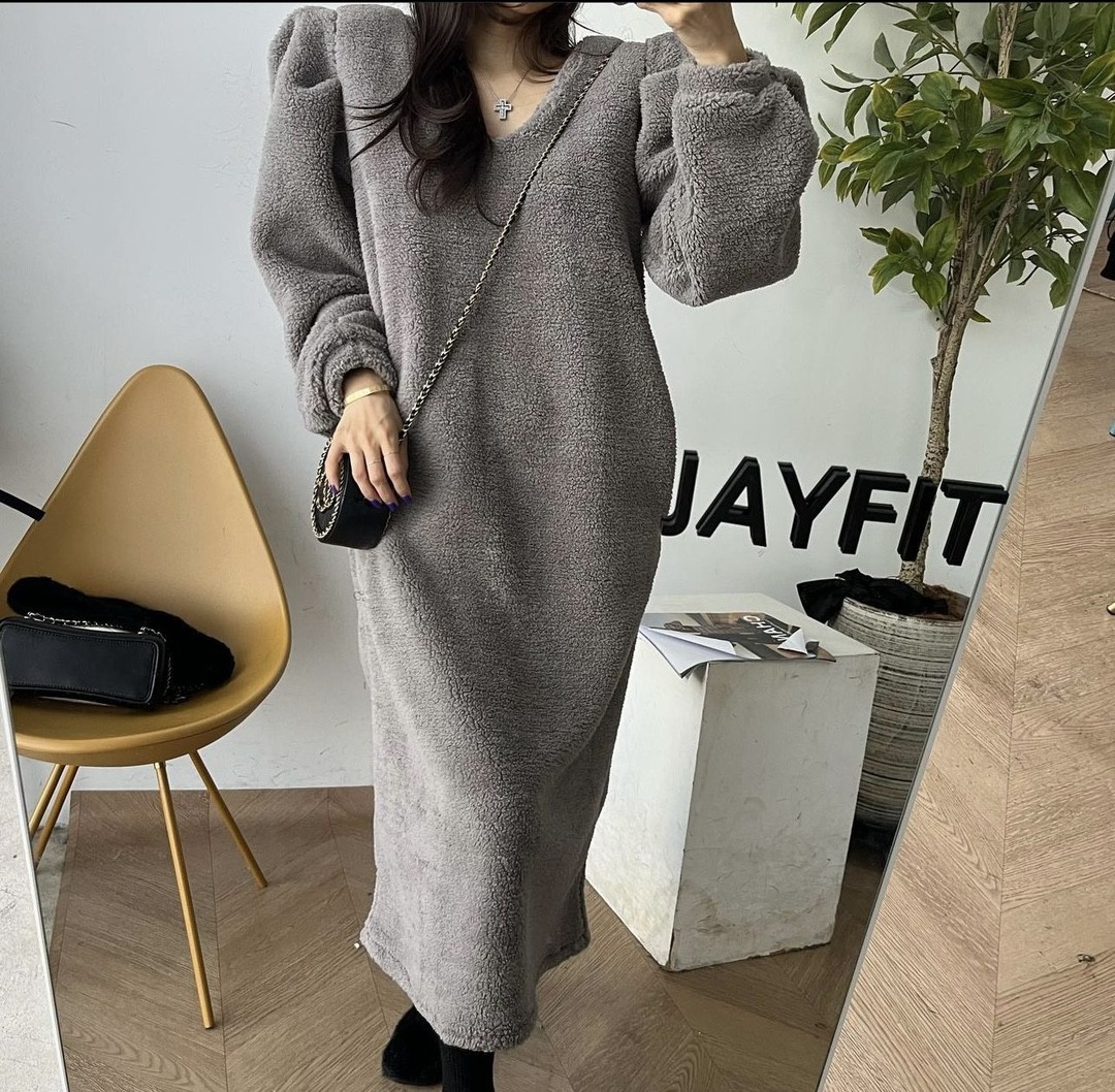 Furry and warm V-neck slimming side slit design puff sleeve long skirt