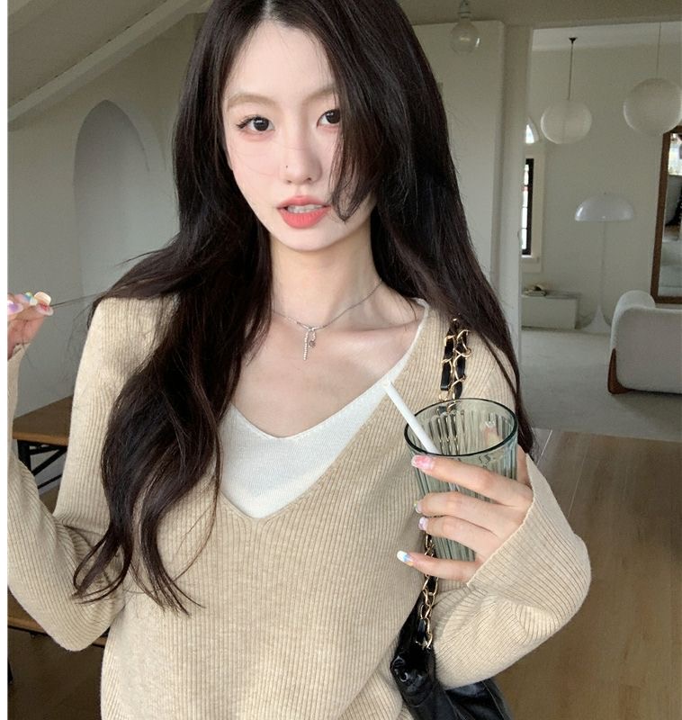 Early autumn new style~Korean style v-neck design casual fake two-piece spliced ​​long-sleeved knitted top for women