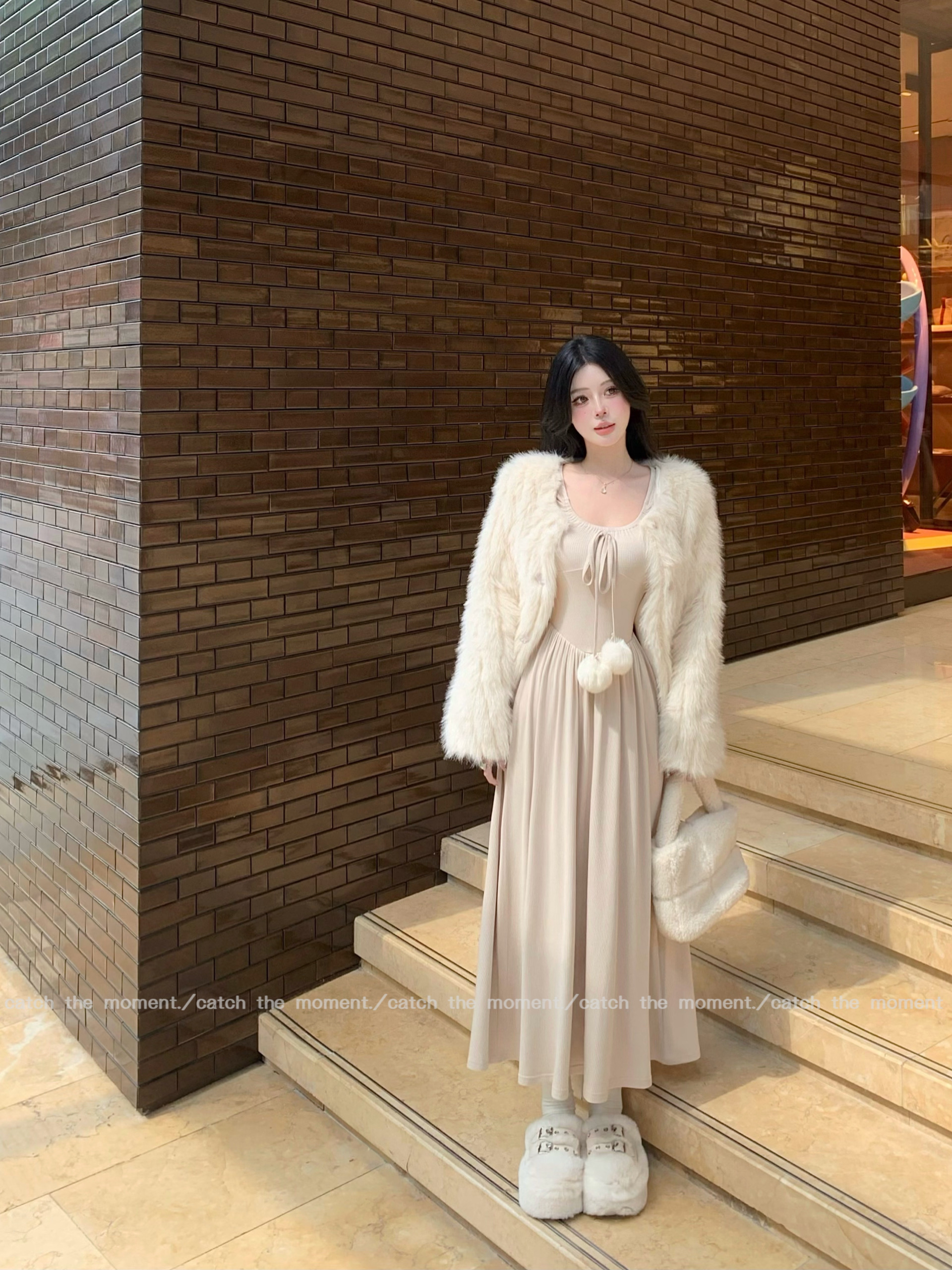 Actual shot of gentle style long-sleeved dress, waist-cinching long skirt + furry cardigan top jacket