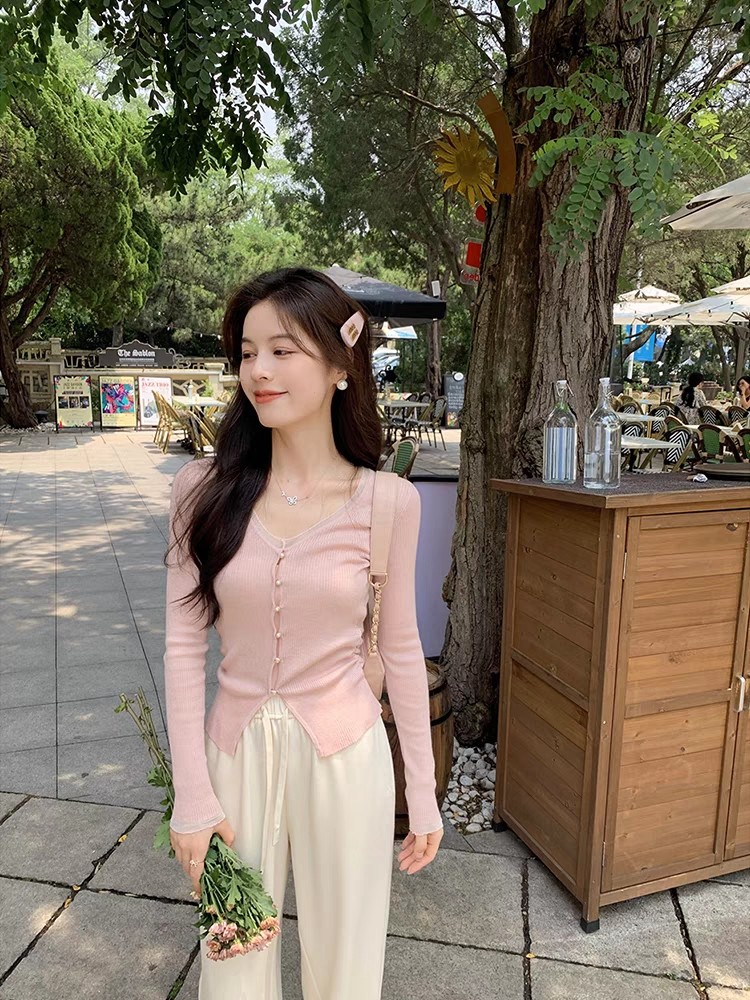 Tmall quality soft waxy v-neck bottoming shirt for women in autumn and winter, high-end western style inner wear knitted cardigan top