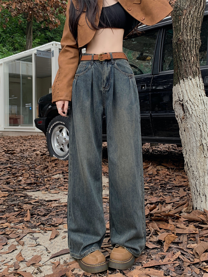 Real shot of retro denim trousers for women in autumn 2023 new high-waist slim design niche straight wide-leg pants trend